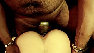 Une fille très videos pornos africaines mouillée se masturbe près de certains Manda