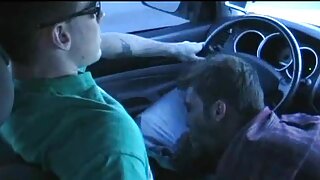 Maigre fille sexy africain russe avec de beaux seins cloué sur une grosse bite blanche