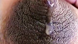 J'ai demandé à une jeune fille de me faire pornno africaine une pipe avant d'aller au lit
