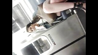 Salope thaïlandaise sexy africain baise avec des baisers dans des verres surtout pour garder l'image d'une fille très intelligente