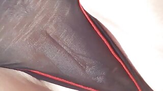 Une brune flexible xnxx africain obtient un bon trafic grâce à la masturbation anale